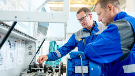 Лучший слесарь-ремонтник НЛМК работает в цехе холодного проката и покрытий