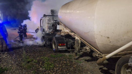 Загоревшийся грузовик тушили в Липецке