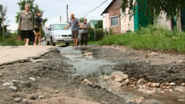 По улице Пионерской в Липецке прорвало трубу с питьевой водой