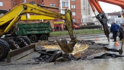 Улица Фрунзе закрыта для транспорта из-за утечки на водопроводе