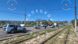 Пять автомобилей столкнулись на Октябрьском мосту в Липецке