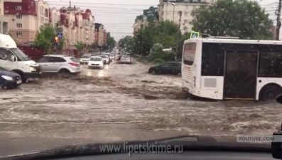 Сильный циклон, накрывший Липецк, затопил улицы города