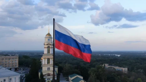 Руководители региона поздравили жителей области с Днём Государственного флага России