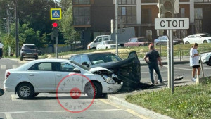 Огромная пробка образовалась из-за тройного ДТП на перекрёстке Неделина-Фрунзе