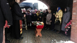 В Липецкой области простились с девочкой, погибшей от рук приёмных родителей