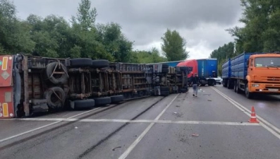 Два грузовика столкнулись в Ельце