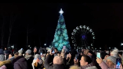 В Липецке начался демонтаж новогодних украшений в парках