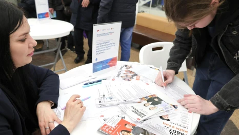 784 участника ярмарки вакансий в Липецке получили приглашение на собеседования 