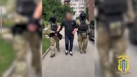 В Липецке задержаны трое мужчин за оскорбление мемориала на площади Героев