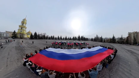 В Липецке провели праздничный флешмоб в честь годовщины «Крымской весны»