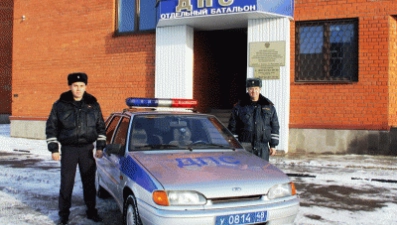 Липецкие автоинспекторы помогли замерзающему водителю из Воронежа