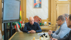 Губернатор Игорь Артамонов поручил пересмотреть подход к ремонту дорог