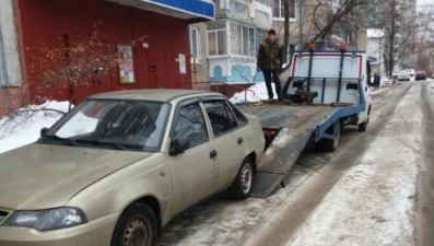 Первые две машины, мешающие уборке снега, эвакуировали в Липецке