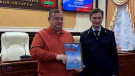 Риелтора и сотрудника автосалона наградили за спасение липецких пенсионеров от мошенников