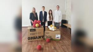 Известный шоумен Дмитрий Журавлёв подарил технику хлевенской школе