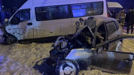 Иномарка столкнулась с микроавтобусом под Липецком: 1 человек погиб, 6 пострадали