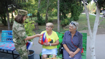 Липецкие росгвардейцы провели акцию «Российский триколор» в «Парке Победы»