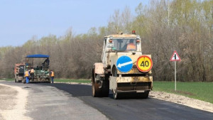 Дороги в Долгоруковском районе активно ремонтируют в рамках нацпроекта