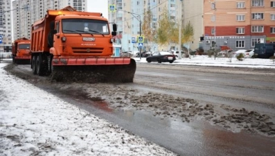 Уже к утру все основные магистрали Липецка засыпали песком