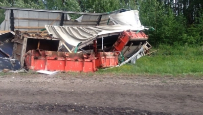 Фура перевернулась в Задонском районе