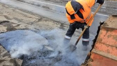 В Липецкой области продолжается ямочный ремонт дорог