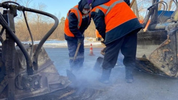 В Липецке продолжается ямочный ремонт с помощью литого асфальтобетона