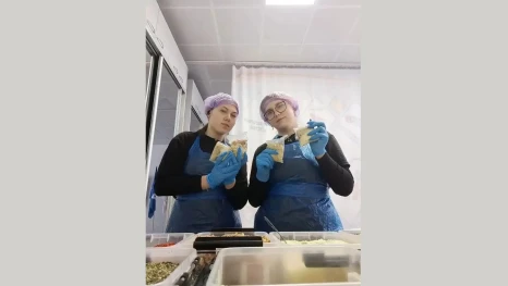 200 горячих обедов для бойцов приготовили студенты из Липецкой области