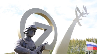 Памятный монумент воинам России открыли на Аллее Героев в Данкове Липецкой области