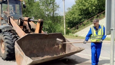 В Липецке сотрудники благоустройства чистят город днем и ночью