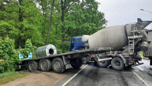 В Липецке на ул. Жуковского в ДТП двух грузовиков пострадали оба водителя