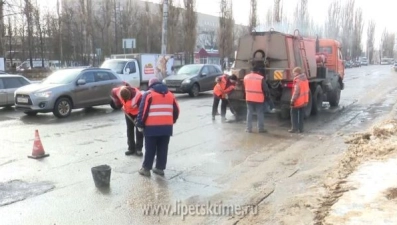 Дороги в Липецкой области ремонтируют 29 бригад