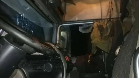 Грузовик загорелся на автостоянке в Липецкой области: пострадали два человека