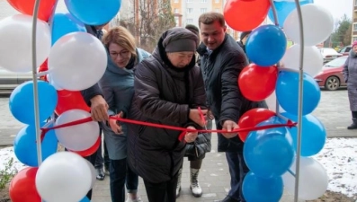 В Задонске четыре семьи переехали из аварийного жилья в новые квартиры