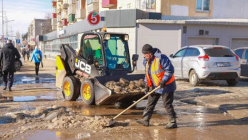 В Липецке началась весенняя уборка дорог и тротуаров