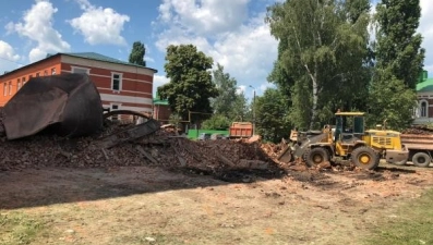 Во Льве Толстом разбирают завалы