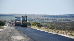 Дорогу между сёлами Толстая Дубрава и Семенёк в Липецкой области ремонтируют за 72,6 млн рублей