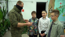 Липецкие бойцы встретились со школьниками, которые помогли фронту