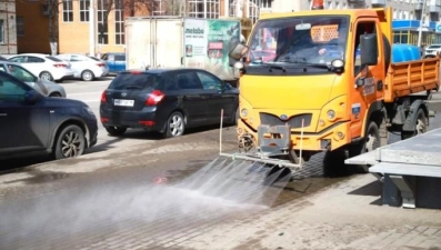 К влажной уборке городских дорог приступили в Липецке 