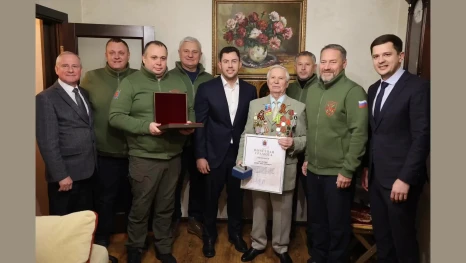 Законодатели Санкт-Петербурга посетили блокадника из Ельца