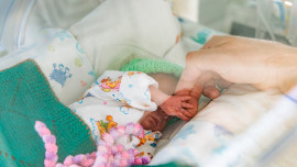 Малыша весом 480 граммов выхаживают липецкие врачи