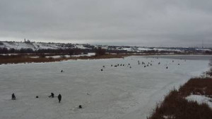 В Череповце разрешили выходить на лед реки