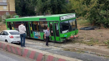 Большая пробка образовалась на Студёновской из-за ДТП с автобусом