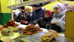 Агрохолдинг «Мокрое» передал выручку за сало с ярмарки в фонд помощи участникам СВО