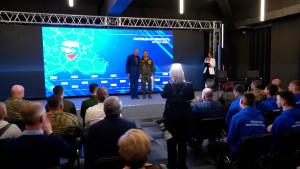 Игорь Артамонов вручил ветеранам спецоперации билеты партии «Единая Россия»