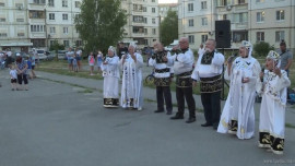 Волонтеры организовали праздник во дворе (видео)