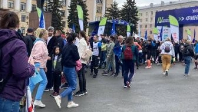 В Липецке на Соборной площади уже начался полумарафон