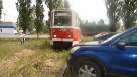 Липецкие автомобилисты парализуют движение электротранспорта