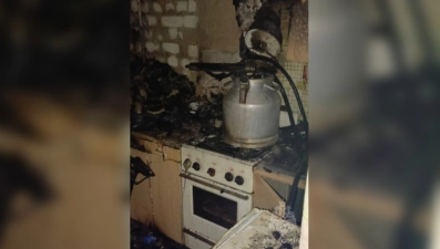 23 человека эвакуировали ночью из горящей многоэтажки в Ельце