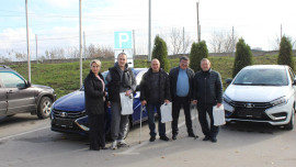 Трое липчан, пострадавших на производстве, получили новые автомобили от Соцфонда