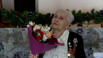 Липецкие следователи поздравили Софью Разумовскую с 80-летием со дня снятия блокады Ленинграда